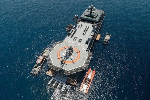 Con tàu xa hoa của giới siêu giàu có sân bay, bệnh viện riêng