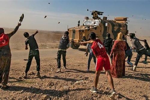 Binh sĩ Thổ Nhĩ Kỳ bắn người biểu tình Syria