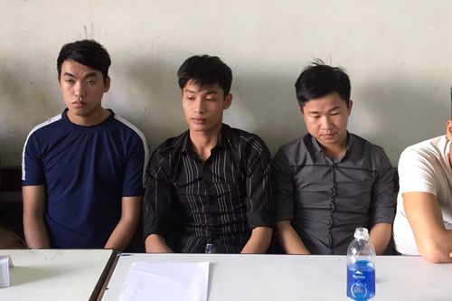 Bạn gái bị trêu ghẹo, nhóm thanh niên dàn trận đánh người