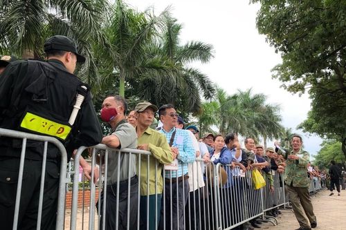 Hàng trăm thương binh xếp hàng mua vé cổ vũ trận Việt Nam - UAE