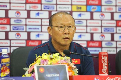 HLV Park Hang Seo: 'UAE chắc chắn chơi tất tay với đội tuyển Việt Nam'
