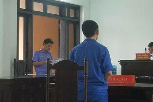 Ảo giác vì dùng cỏ Mỹ, mang búa sang đánh hàng xóm