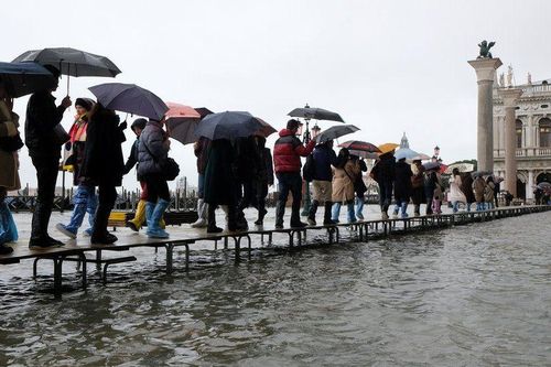Venice bị tàn phá bởi triều cường dâng lên mức cao thứ hai trong lịch sử
