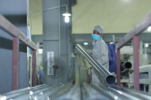 Chuyên gia cảnh báo tác hại của ống nhựa trôi nổi, không đảm bảo