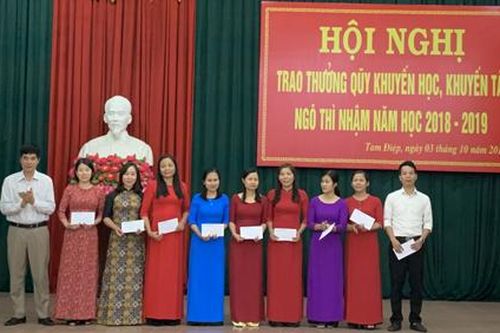 Thầy giáo trẻ đạt thành tích cao trong công tác bồi dưỡng học sinh giỏi