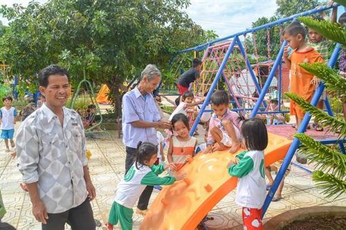Hiến đất vì tương lai con em bản làng
