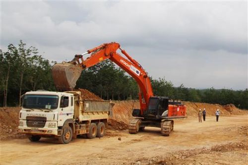 Bàn giao 24 km mặt bằng cho chủ đầu tư tuyến đường bộ cao tốc Cam Lộ - La Sơn