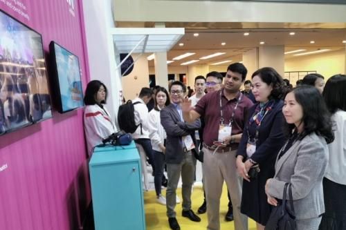 Phó Thống đốc Nguyễn Thị Hồng tham dự sự kiện Fintech Singapore 2019