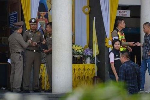 Tướng về hưu bắn chết hai người tại tòa ở Thái Lan