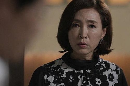 Ngày tôi sinh con, mẹ chồng từ đâu trở về khóc lóc xin tha thứ