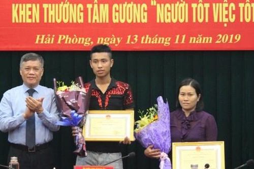 Khen thưởng đặc biệt nữ chủ quán ăn nhặt được 3.500 USD trả khách