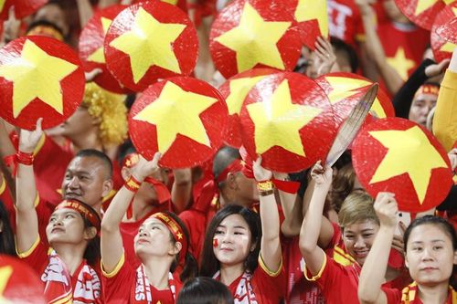 Cổ đông viên Việt 'đốt cháy' khán đài