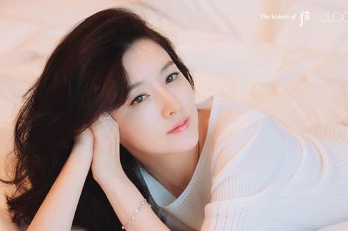 Sao nữ xứ Hàn giữ nhan sắc không tuổi thế nào?