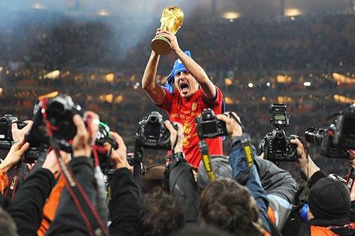 David Villa treo giày: Rốt cuộc, 'đứa trẻ' phi thường đã dừng lại