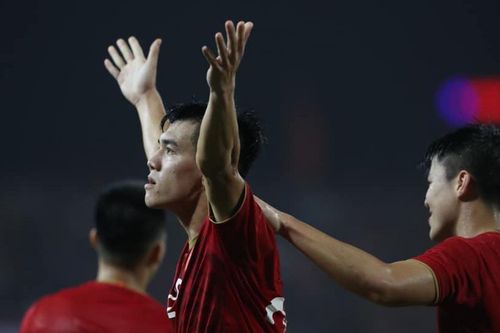 BÌNH LUẬN: Tiến Linh 'đấm bốc'
