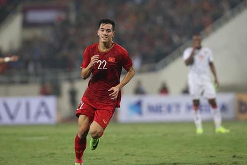 CĐV nói Tiến Linh như bị 'Ronaldo nhập' sau siêu phẩm vào lưới UAE