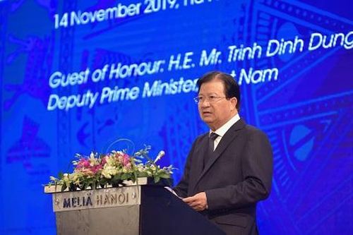 Bảo đảm tự do lưu chuyển hàng hóa, dịch vụ trên không, trên bộ, trên biển