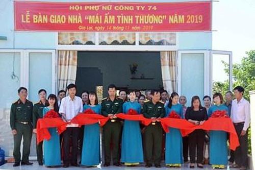 Trao nhà tình nghĩa, nhà mái ấm tình thương tặng gia đình khó khăn ở vùng biên giới