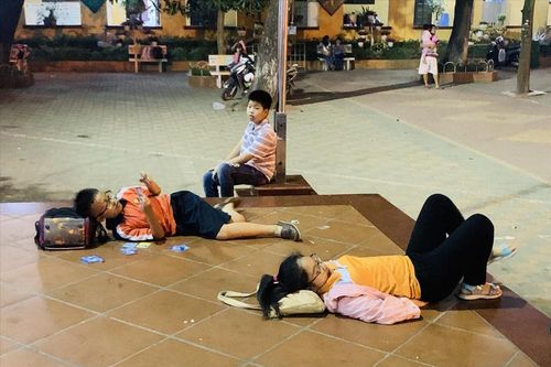 Bộ cứ cấm, giáo viên cứ dạy