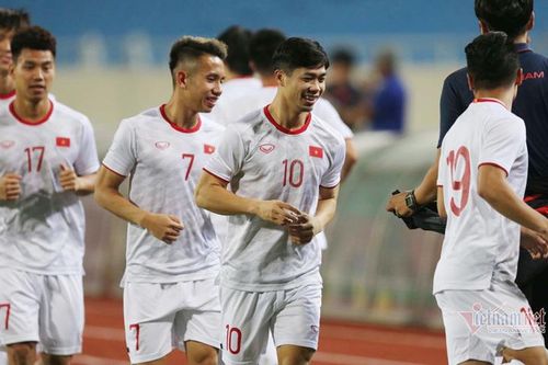 Đội hình Việt Nam vs UAE: Công Phượng dự bị