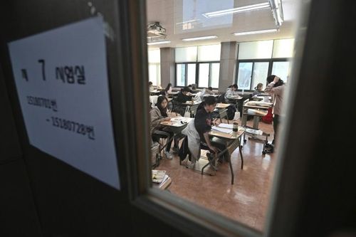 Cả Hàn Quốc 'im lặng' trong ngày hàng trăm ngàn học sinh thi đại học