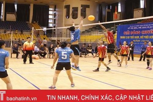 Hương Khê vô địch Giải Bóng chuyền hơi nam nữ trung - cao tuổi toàn tỉnh