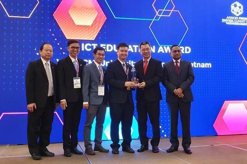 Ba đại diện Việt Nam được trao giải thưởng về công nghệ thông tin uy tín