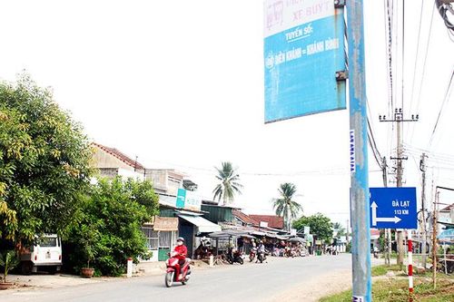 Mòn mỏi chờ xe buýt