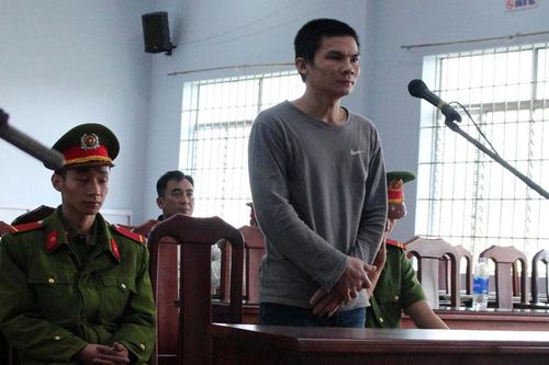 Chồng dùng dao đâm liên tiếp vào người vợ, lãnh án 18 năm tù