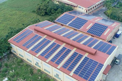 Tự cung cấp hơn 50% nhu cầu điện mỗi năm nhờ đầu tư điện mặt trời áp mái
