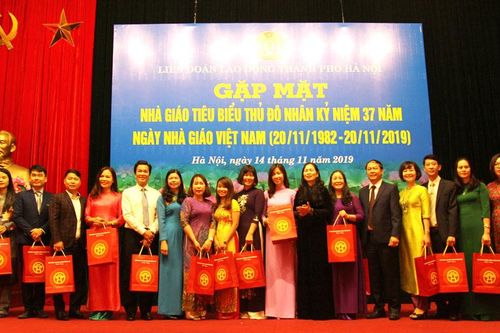 Gặp mặt 100 nhà giáo tiêu biểu của Thủ đô