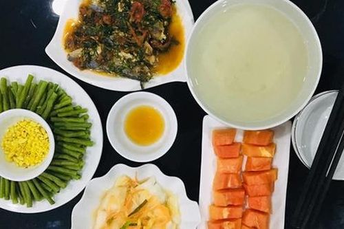 Chồng nấu cơm suốt 9 tháng cho vợ bầu
