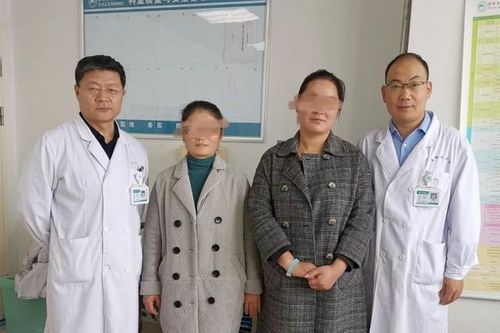 2 chị em ruột tự phát hiện ung thư vú nhờ 1 việc đơn giản, đến bác sĩ cũng phải khen ngợi và khuyên mọi người học theo