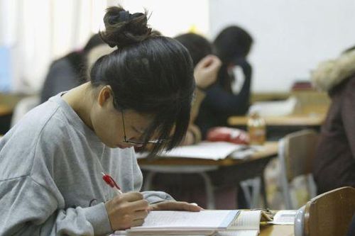 Đề thi môn tiếng Việt tại kỳ thi đại học Hàn Quốc khiến sĩ tử bối rối