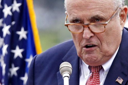 Luật sư TT Trump bị điều tra giữa cơn bão luận tội tổng thống