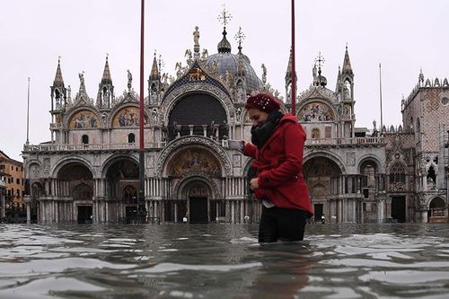 Đê chắn lũ 16 năm không xây xong, ngập lụt tràn vào trái tim Italy
