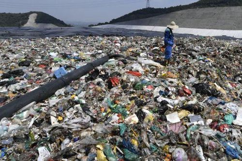 Bãi rác lớn nhất Trung Quốc đầy trước dự kiến 25 năm