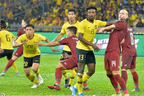 Thua ngược trước ĐT Malaysia, ĐT Thái Lan mất ngôi đầu bảng