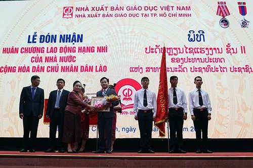 NXB Giáo dục tại TP.HCM đón nhận Huân chương Lao động hạng II của Nhà nước Lào