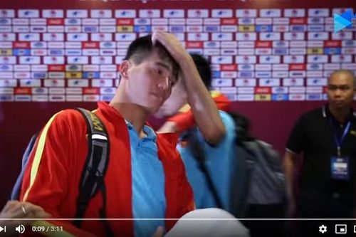 Tiến Linh khen Tuấn Anh hay, bị đồng đội 'troll' khi đang trả lời phỏng vấn
