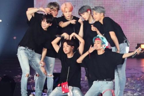BTS kiếm được bao nhiêu tiền từ lượng vé bán ra tour diễn Speak Yourself?