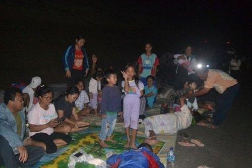 Động đất mạnh kèm hơn 100 dư chấn tại Indonesia