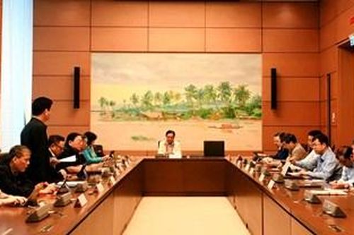 Quốc hội thảo luận tại tổ về dự án Luật Đầu tư (sửa đổi)
