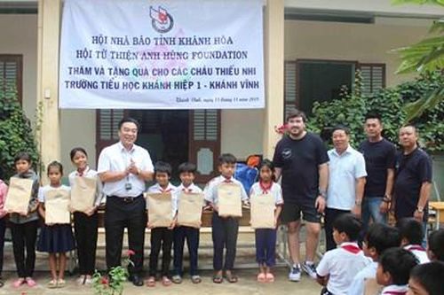 Khánh Hòa: Tặng 200 suất quà cho học sinh xã Khánh Hiệp