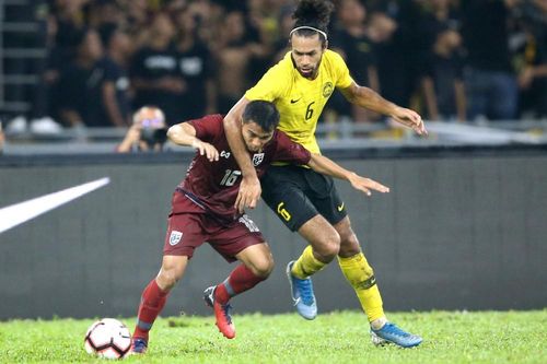 CĐV Thái Lan than trời: 'Đá thế này thì thảm bại trước Việt Nam mất thôi'