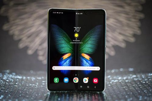 Điện thoại màn hình gập Galaxy Fold lại cháy hàng tại TQ