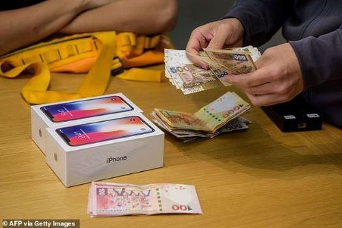 FBI phá đường dây làm giả hơn 10.000 iPhone, iPad