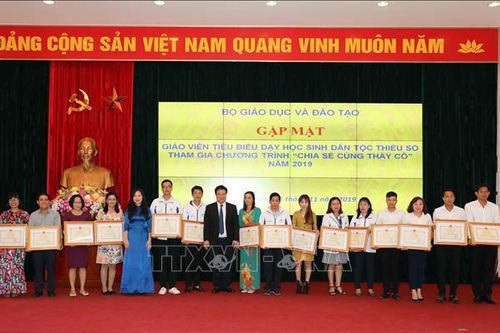 Bộ GD&ĐT tuyên dương 63 giáo viên tiêu biểu dạy học sinh dân tộc thiểu số
