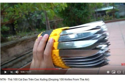 Bàng hoàng, phẫn nộ trước video dạy trẻ nhỏ thả 100 dao nhọn để câu view