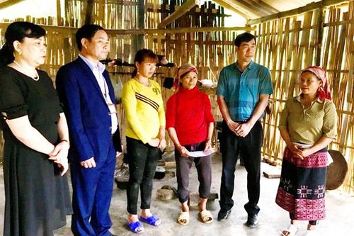 Thành phố Lào Cai tặng quà các gia đình đặc biệt khó khăn